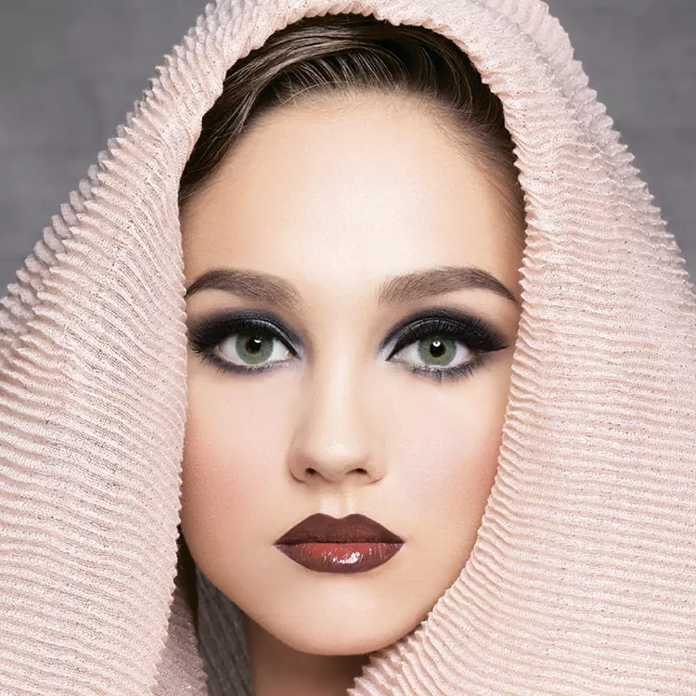 لنز چشم رنگی آناستازیا رنگ شیکاگو گرین سبز با ته مایه ی زرد دوردار