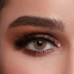 لنز چشم رنگی لومینس رنگ هازل عسلی ته مایه خاکی روشن بدون دور