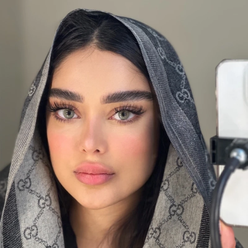 لنز رز لیلی گرین سبز روشن دور محو